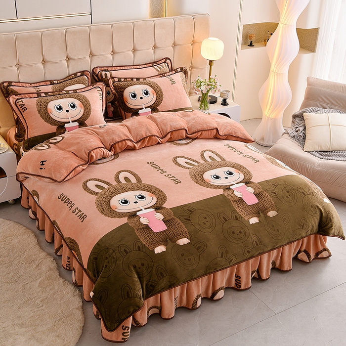 91家纺网 家纺一手货源 找家纺 博兰蒂 2025新款床裙款高克重牛奶绒印花四件套拉布布