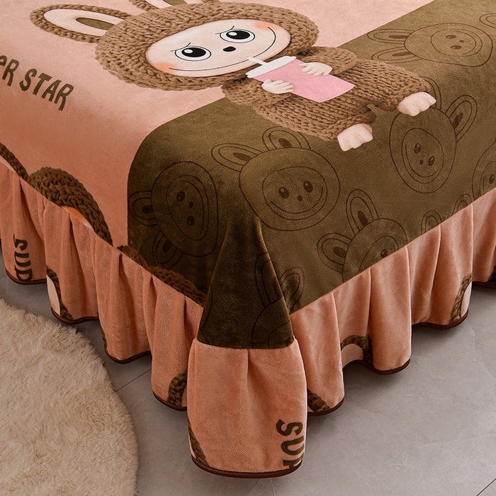 91家纺网 家纺一手货源 找家纺 博兰蒂 2025新款床裙款高克重牛奶绒印花四件套拉布布