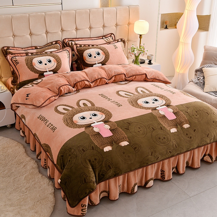 91家纺网 家纺一手货源 找家纺 博兰蒂 2025新款床裙款高克重牛奶绒印花单被套拉布布