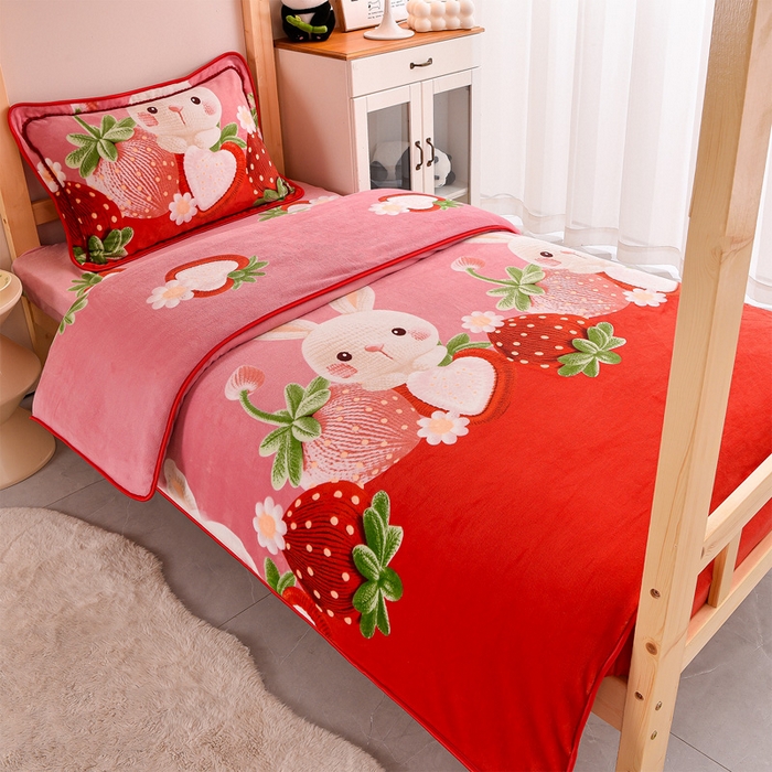 91家纺网 家纺一手货源 找家纺 （总）博兰蒂 2025新款床裙款高克重牛奶绒印花学生三件套