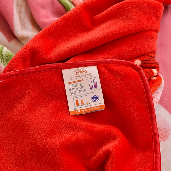 91家纺网 家纺一手货源 找家纺 博兰蒂 2025新款床裙款高克重牛奶绒印花学生三件套草莓兔