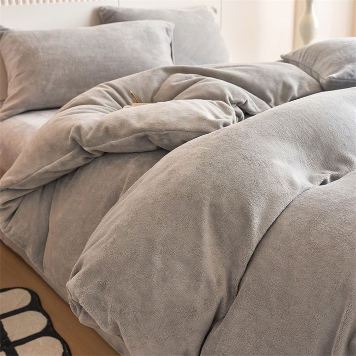 91家纺网 家纺一手货源 找家纺 （总）兰紫橙家纺 2025新款200克重纯色单面牛奶绒四件套