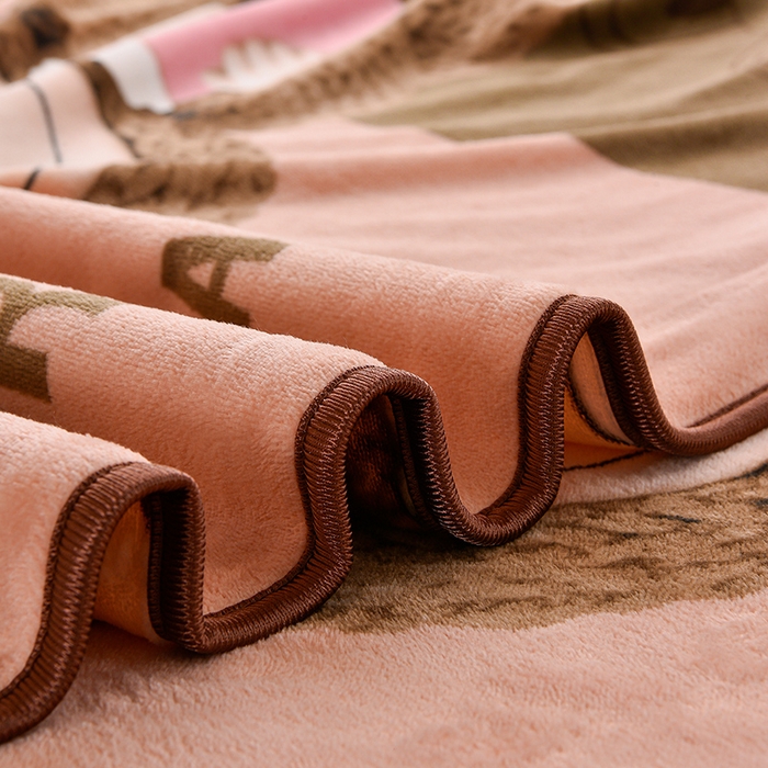 91家纺网 家纺一手货源 找家纺 博兰蒂 2025新款床裙款高克重牛奶绒印花学生三件套拉布布