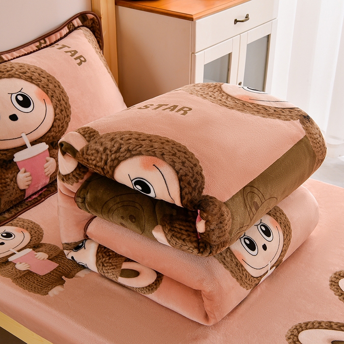 91家纺网 家纺一手货源 找家纺 博兰蒂 2025新款床裙款高克重牛奶绒印花学生三件套拉布布