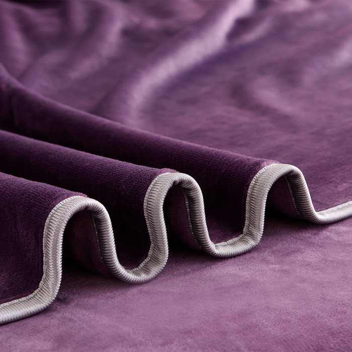 91家纺网 家纺一手货源 找家纺 博兰蒂 2025秋冬新款高克重纯色牛奶绒床裙款四件套墨紫