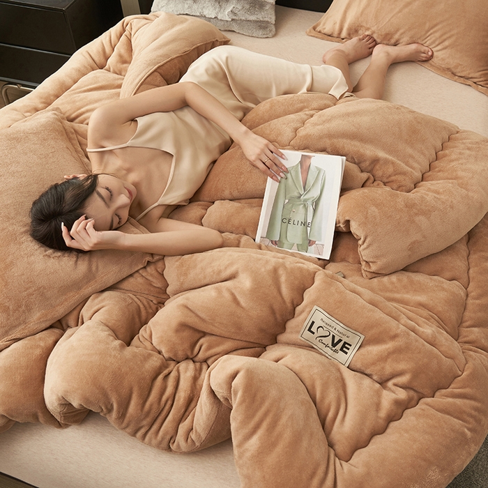 91家纺网 家纺一手货源 找家纺 畅销被业 2025新款双面牛奶绒冬被被子被芯 牛奶绒-卡其