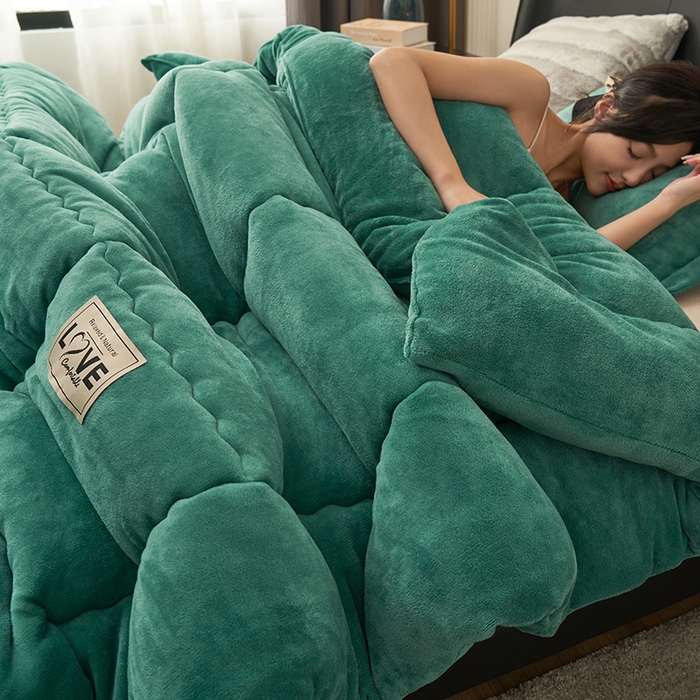 91家纺网 家纺一手货源 找家纺 畅销被业 2025新款双面牛奶绒冬被被子被芯 牛奶绒-水绿