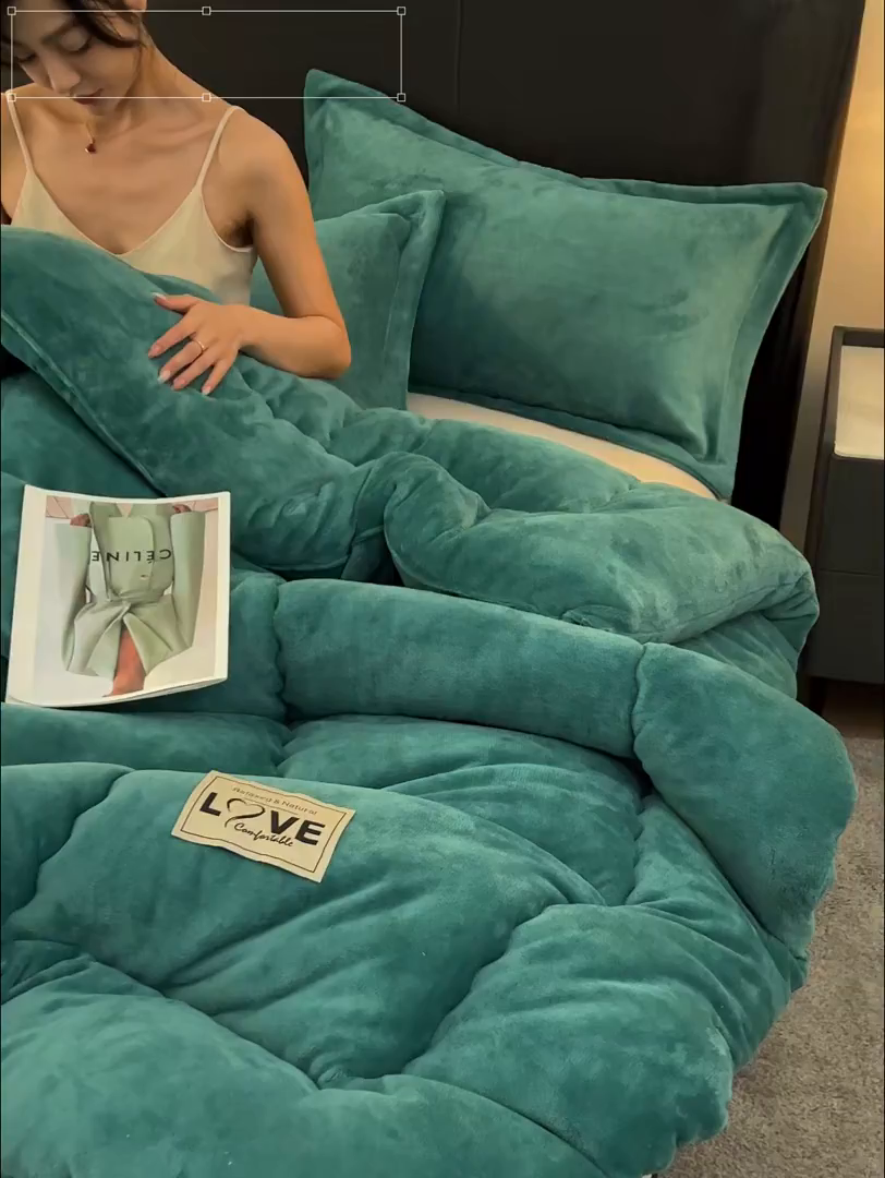 91家纺网 家纺一手货源 找家纺 畅销被业 2025新款双面牛奶绒冬被被子被芯 牛奶绒-水绿