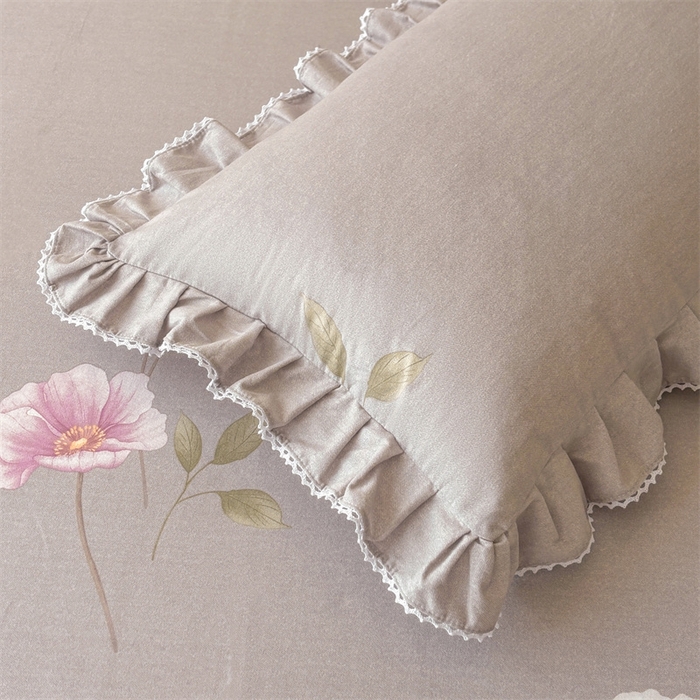 91家纺网 家纺一手货源 找家纺 缦彩 2025新款全棉纯棉磨毛印花拉链式花边枕套一对 花艺清梦灰