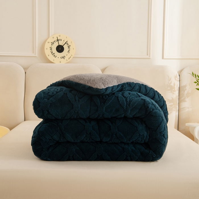 91家纺网 家纺一手货源 找家纺 畅销被业 2025新款跨境外贸塔芙绒羊羔绒提花系列冬被子被芯 三叶草墨绿