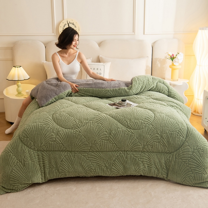 91家纺网 家纺一手货源 找家纺 畅销被业 2025新款跨境外贸塔芙绒羊羔绒提花系列冬被子被芯 银杏叶绿