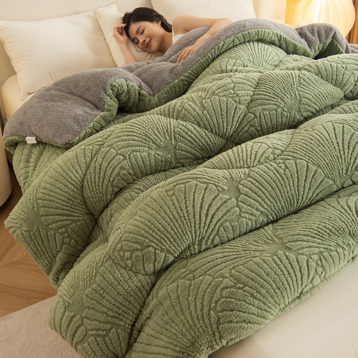 91家纺网 家纺一手货源 找家纺 畅销被业 2025新款跨境外贸塔芙绒羊羔绒提花系列冬被子被芯 银杏叶绿