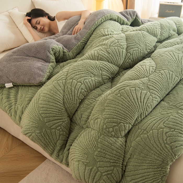 91家纺网 家纺一手货源 找家纺 畅销被业 2025新款跨境外贸塔芙绒羊羔绒提花系列冬被子被芯 银杏叶绿