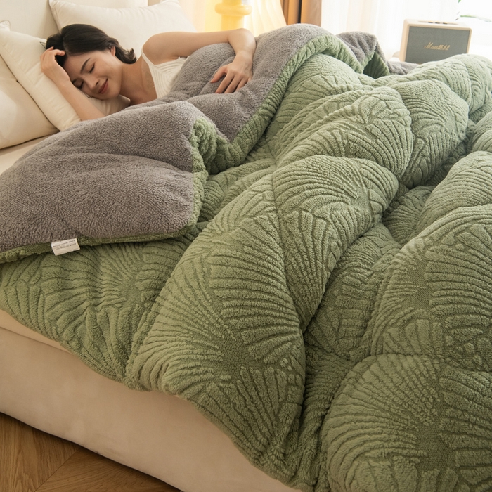 91家纺网 家纺一手货源 找家纺 畅销被业 2025新款跨境外贸塔芙绒羊羔绒提花系列冬被子被芯 银杏叶绿