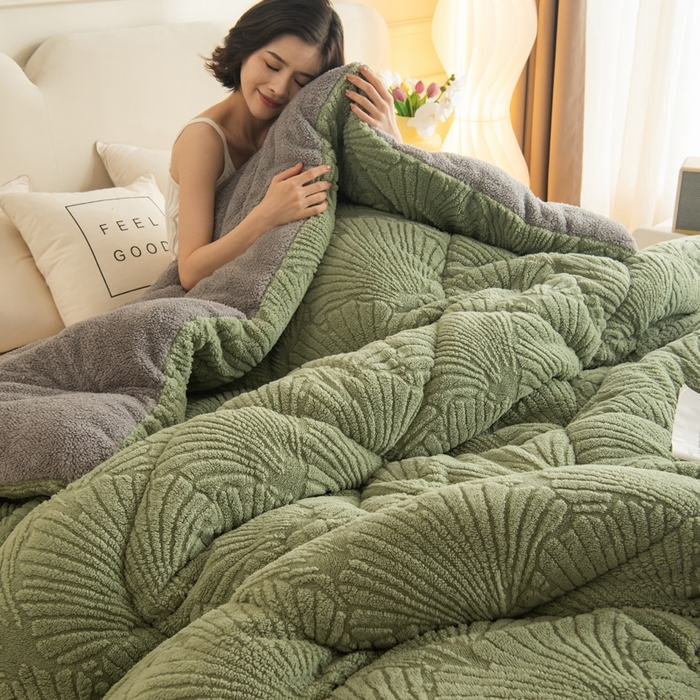 91家纺网 家纺一手货源 找家纺 畅销被业 2025新款跨境外贸塔芙绒羊羔绒提花系列冬被子被芯 银杏叶绿