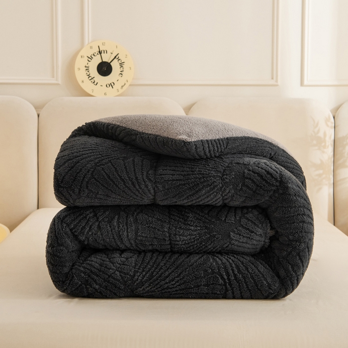 91家纺网 家纺一手货源 找家纺 畅销被业 2025新款跨境外贸塔芙绒羊羔绒提花系列冬被子被芯 银杏叶深灰