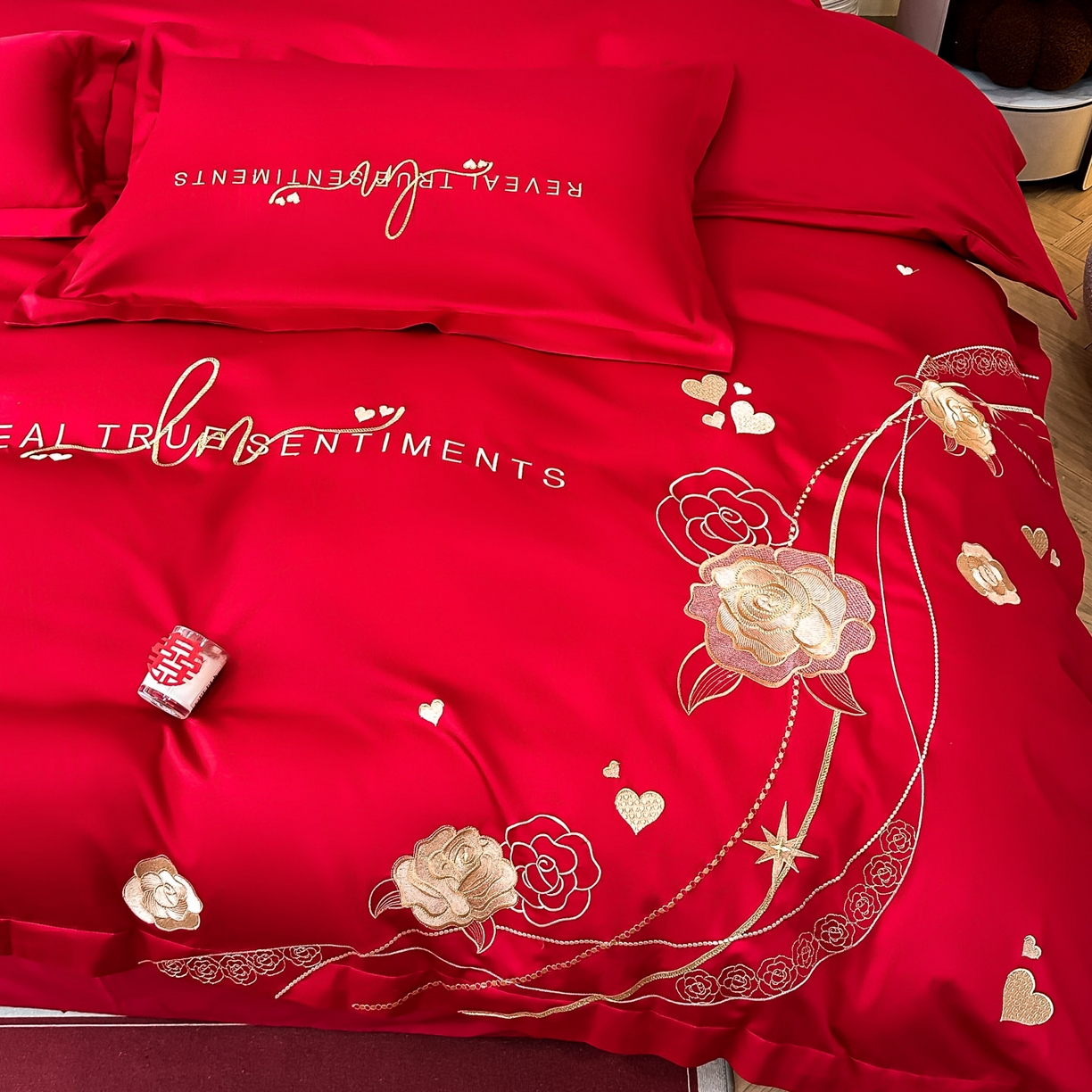 91家纺网 家纺一手货源 找家纺 欧乐蒂 2025新款亲肤棉婚庆刺绣四件套 玫瑰爱恋