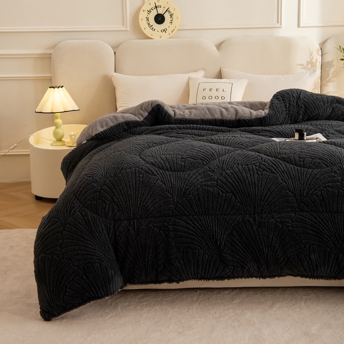 91家纺网 家纺一手货源 找家纺 畅销被业 2025新款跨境外贸塔芙绒羊羔绒提花系列冬被子被芯 银杏叶深灰