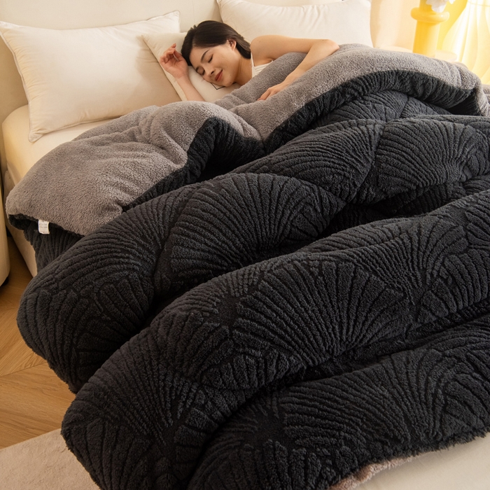 91家纺网 家纺一手货源 找家纺 畅销被业 2025新款跨境外贸塔芙绒羊羔绒提花系列冬被子被芯 银杏叶深灰