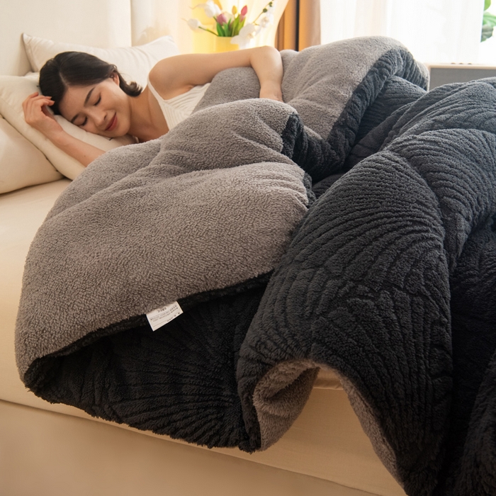 91家纺网 家纺一手货源 找家纺 畅销被业 2025新款跨境外贸塔芙绒羊羔绒提花系列冬被子被芯 银杏叶深灰