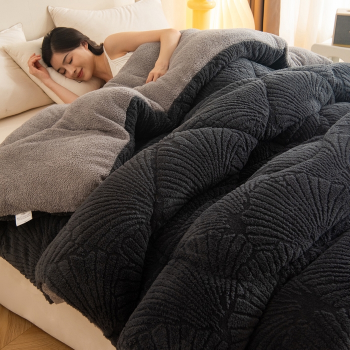 91家纺网 家纺一手货源 找家纺 畅销被业 2025新款跨境外贸塔芙绒羊羔绒提花系列冬被子被芯 银杏叶深灰