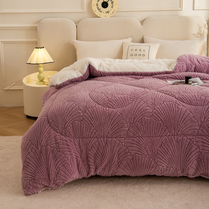 91家纺网 家纺一手货源 找家纺 畅销被业 2025新款跨境外贸塔芙绒羊羔绒提花系列冬被子被芯 银杏叶紫色