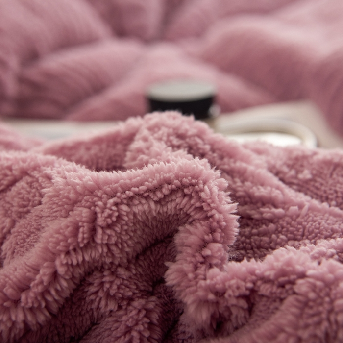 91家纺网 家纺一手货源 找家纺 畅销被业 2025新款跨境外贸塔芙绒羊羔绒提花系列冬被子被芯 银杏叶紫色