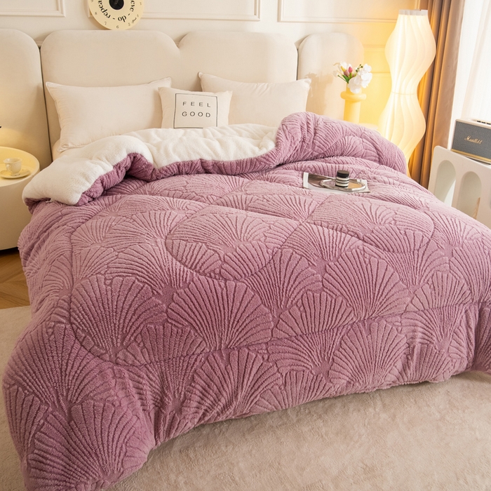 91家纺网 家纺一手货源 找家纺 畅销被业 2025新款跨境外贸塔芙绒羊羔绒提花系列冬被子被芯 银杏叶紫色
