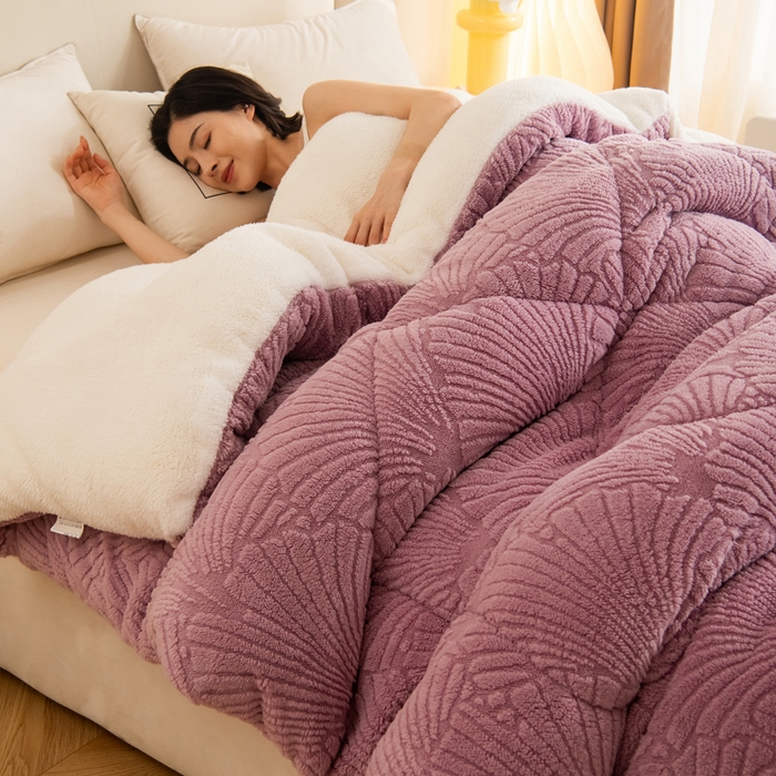 91家纺网 家纺一手货源 找家纺 畅销被业 2025新款跨境外贸塔芙绒羊羔绒提花系列冬被子被芯 银杏叶紫色