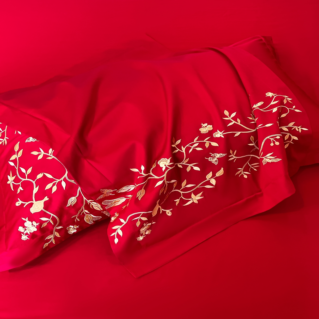 91家纺网 家纺一手货源 找家纺 欧乐蒂 2025新款亲肤棉婚庆刺绣四件套 喜上枝头