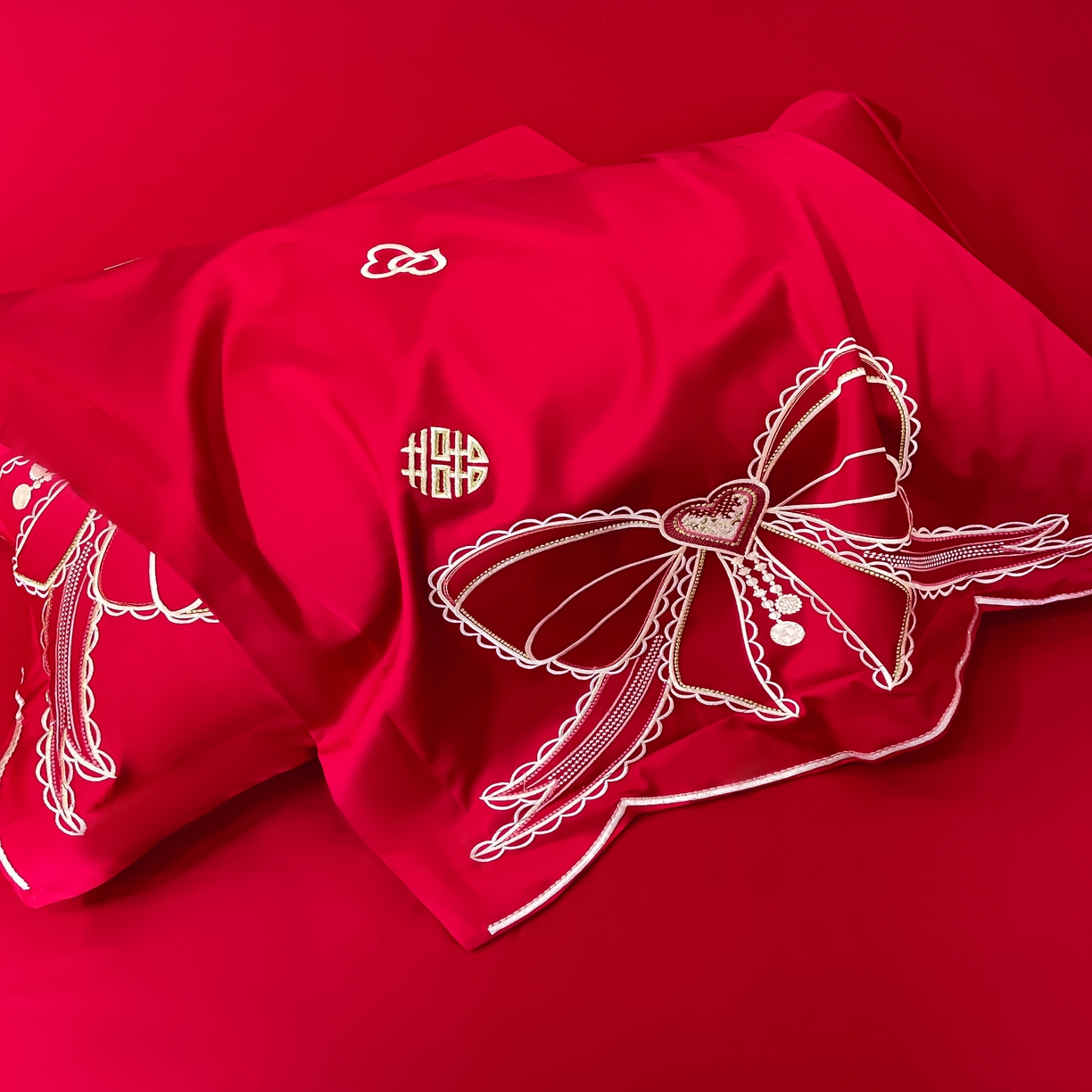 91家纺网 家纺一手货源 找家纺 欧乐蒂 2025新款亲肤棉婚庆刺绣四件套 一见倾心