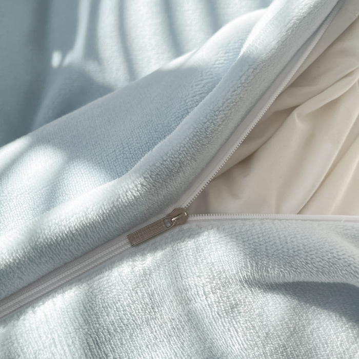 91家纺网 家纺一手货源 找家纺 喜梦缘家纺 2025新款牛奶绒毛巾绣四件套 蝴蝶结-天空蓝