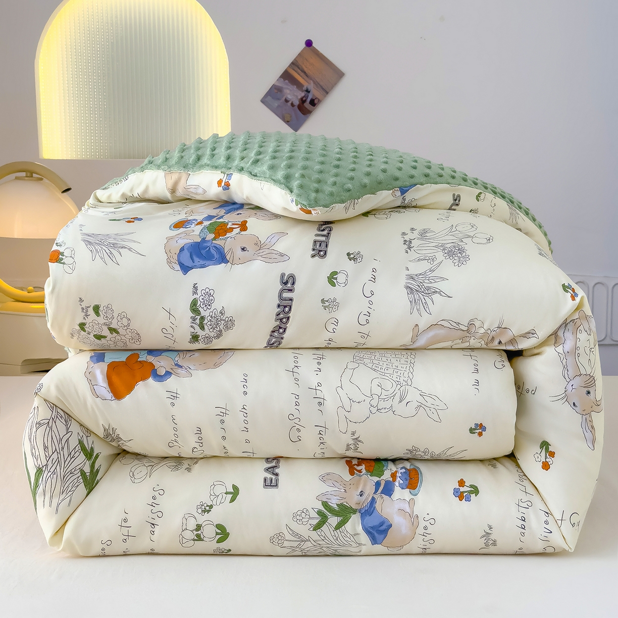 91家纺网 家纺一手货源 找家纺 爱宝被业 2025新款A类水洗棉双层纱豆豆绒被芯 小兔花园