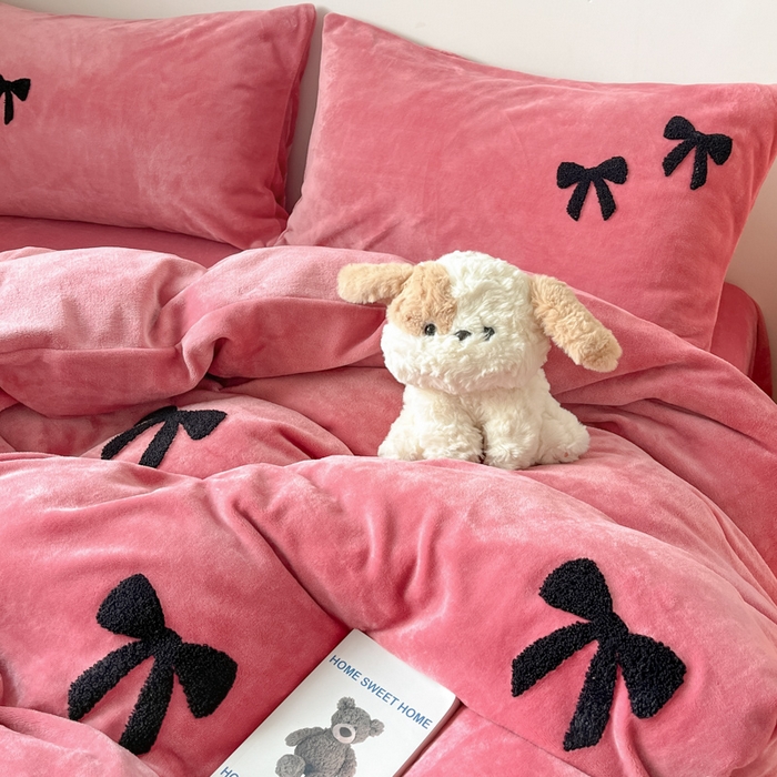 91家纺网 家纺一手货源 找家纺 喜梦缘家纺 2025新款牛奶绒毛巾绣四件套 蝴蝶结-红豆沙