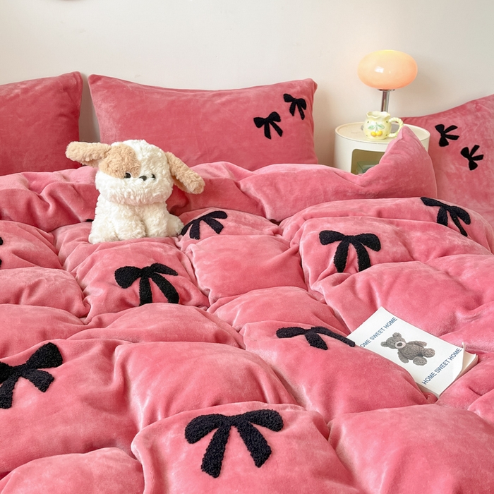 91家纺网 家纺一手货源 找家纺 喜梦缘家纺 2025新款牛奶绒毛巾绣四件套 蝴蝶结-红豆沙