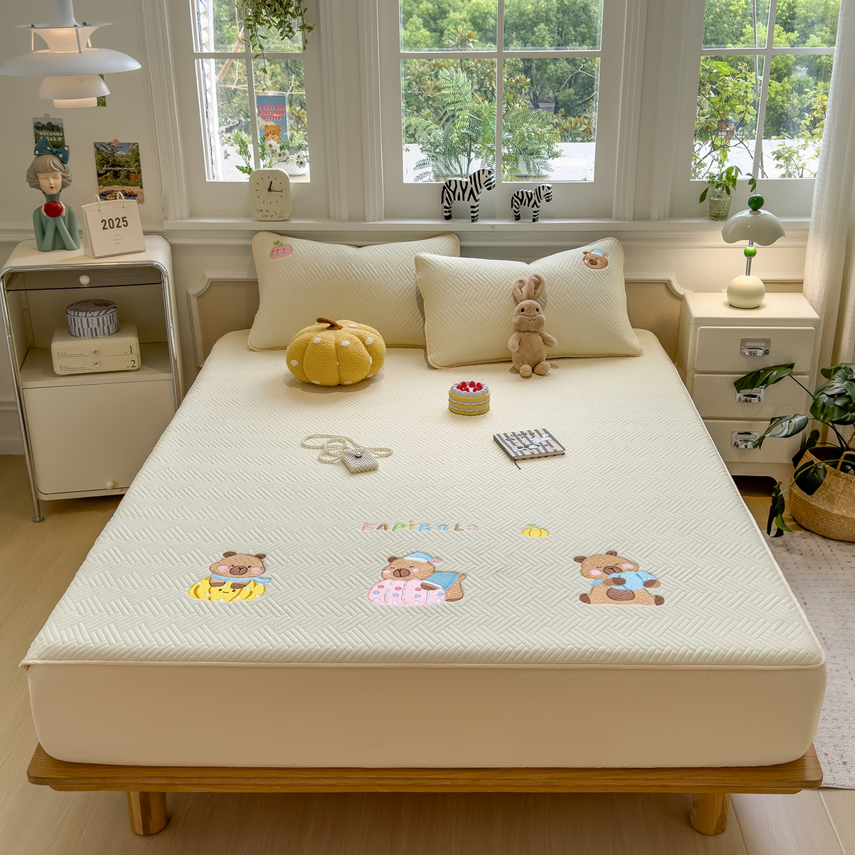 91家纺网 家纺一手货源 找家纺 （总）眠多宝 2025新款三联刺绣卡通夹棉床笠全包围床垫保护套