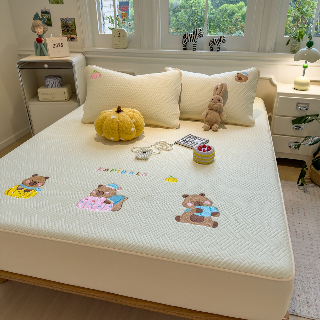 91家纺网 家纺一手货源 找家纺 （总）眠多宝 2025新款三联刺绣卡通夹棉床笠全包围床垫保护套