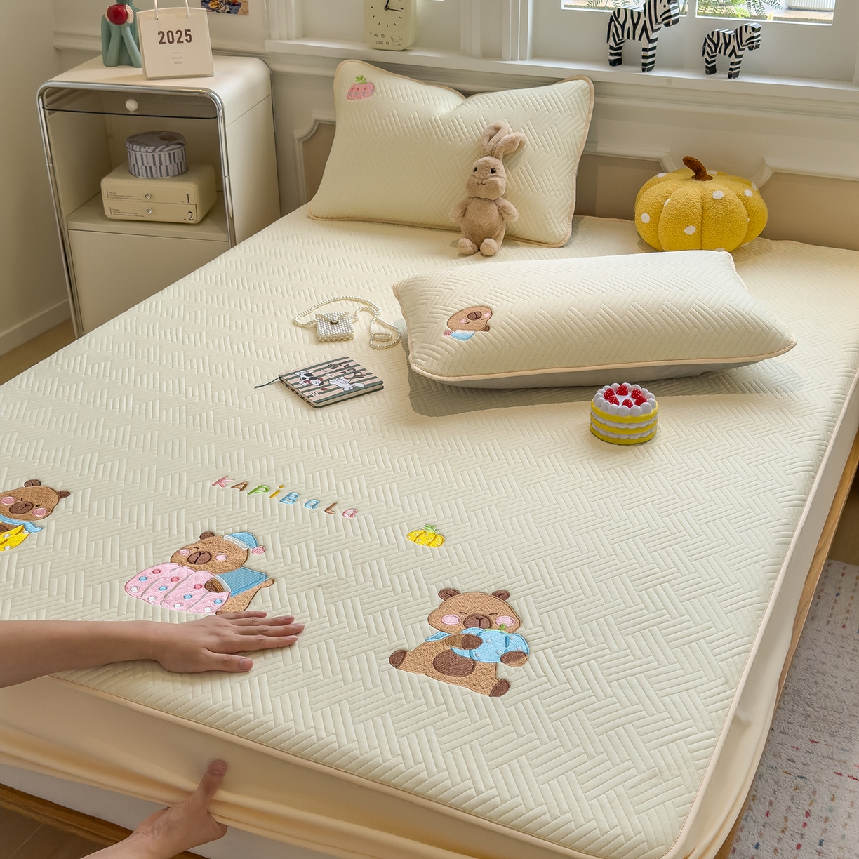 （总）眠多宝 2025新款三联刺绣卡通夹棉床笠全包围床垫保护套