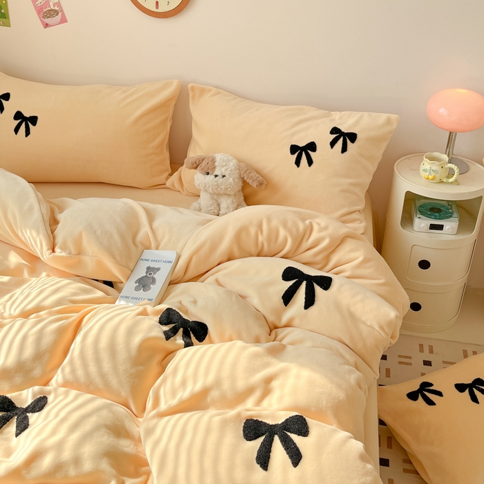 91家纺网 家纺一手货源 找家纺 喜梦缘家纺 2025新款牛奶绒毛巾绣四件套 蝴蝶结-麦黄