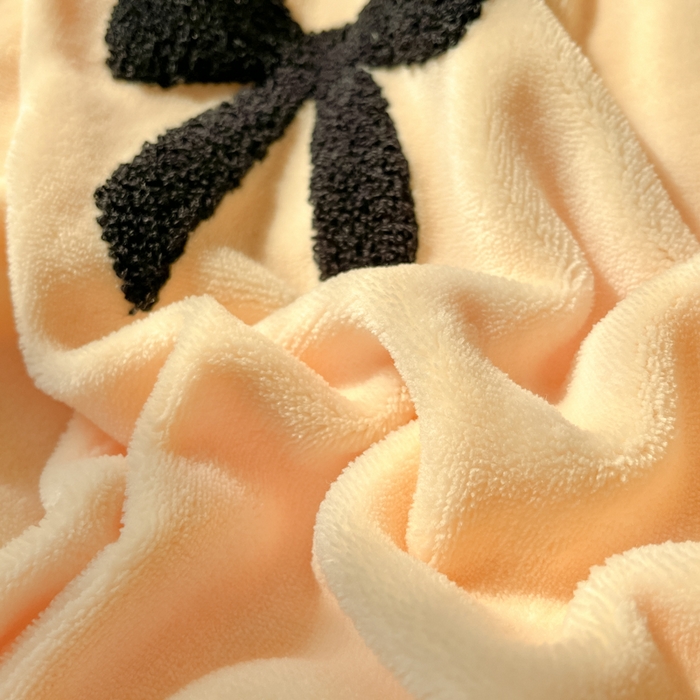 91家纺网 家纺一手货源 找家纺 喜梦缘家纺 2025新款牛奶绒毛巾绣四件套 蝴蝶结-麦黄