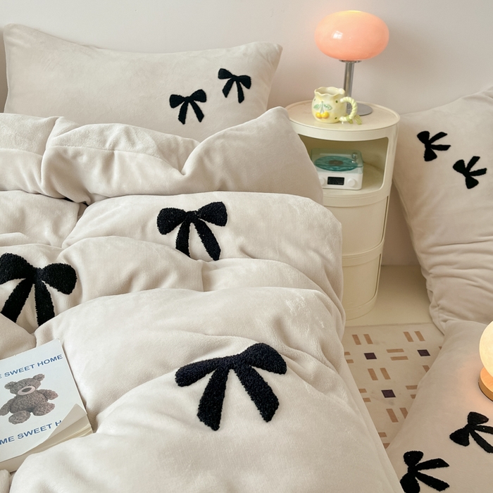 91家纺网 家纺一手货源 找家纺 喜梦缘家纺 2025新款牛奶绒毛巾绣四件套 蝴蝶结-米杏
