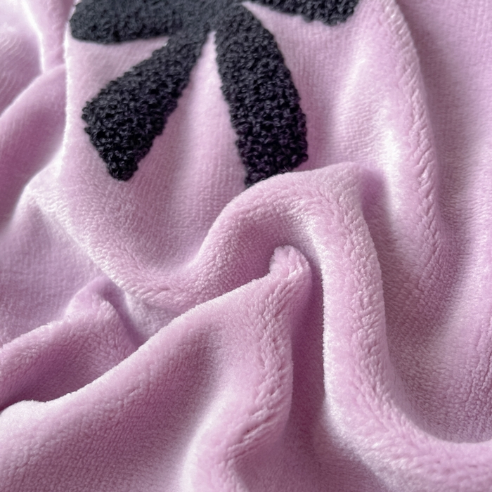 91家纺网 家纺一手货源 找家纺 喜梦缘家纺 2025新款牛奶绒毛巾绣四件套 蝴蝶结-熏衣紫