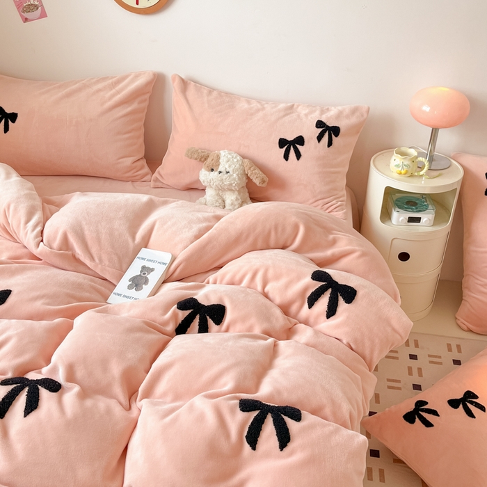 91家纺网 家纺一手货源 找家纺 喜梦缘家纺 2025新款牛奶绒毛巾绣四件套 蝴蝶结-玉色