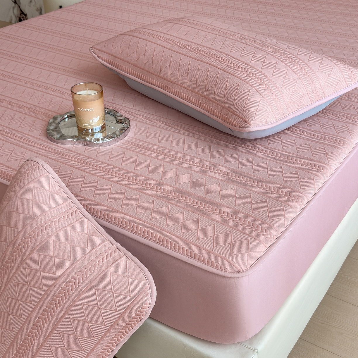 91家纺网 家纺一手货源 找家纺 眠多宝 2025新款柔感彩绒棉纯色夹棉全包围床笠 素菱笺-豆沙奶昔