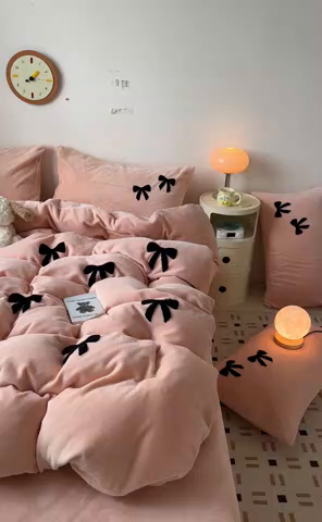 91家纺网 家纺一手货源 找家纺 喜梦缘家纺 2025新款牛奶绒毛巾绣四件套 蝴蝶结-玉色