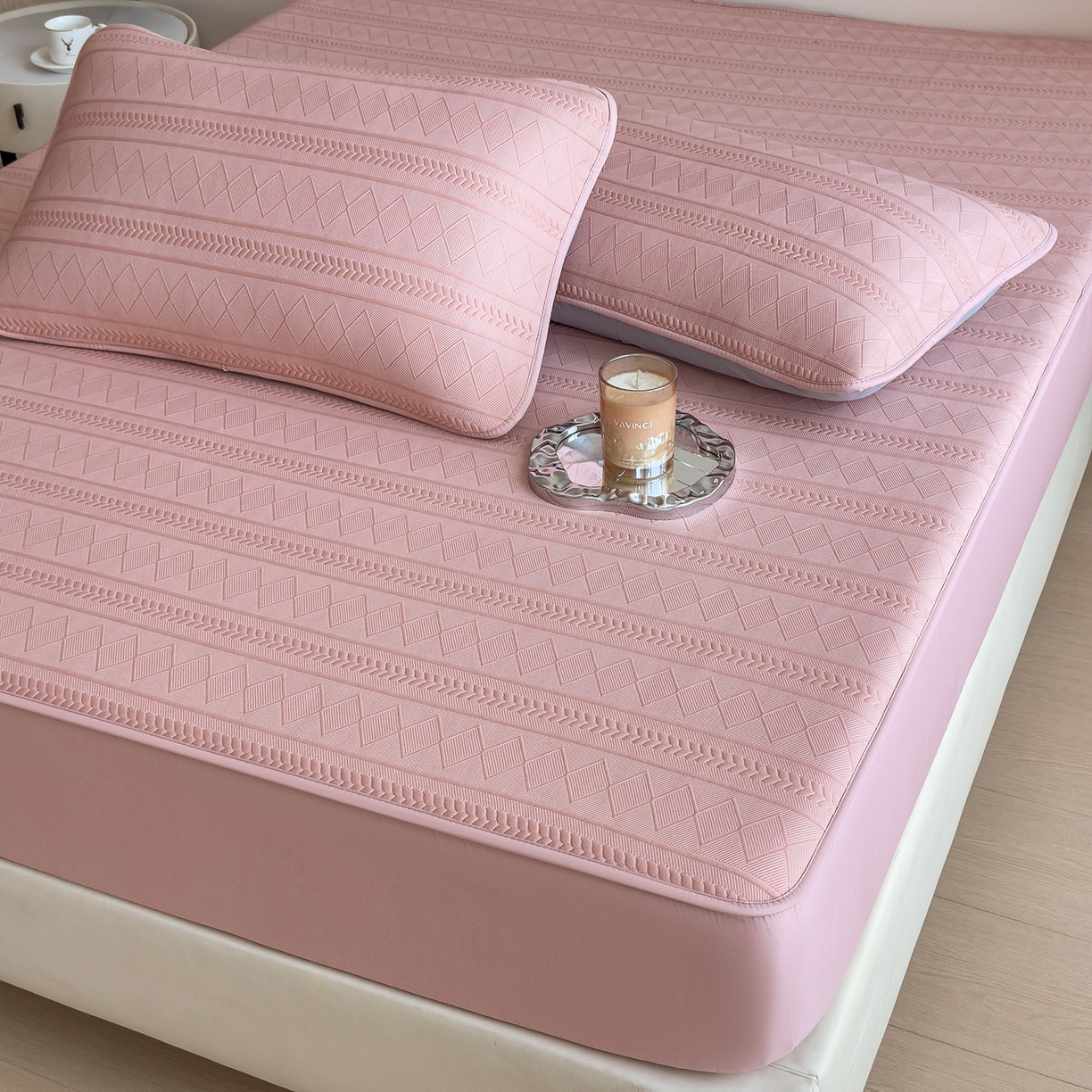 91家纺网 家纺一手货源 找家纺 眠多宝 2025新款柔感彩绒棉纯色夹棉全包围床笠 素菱笺-豆沙奶昔