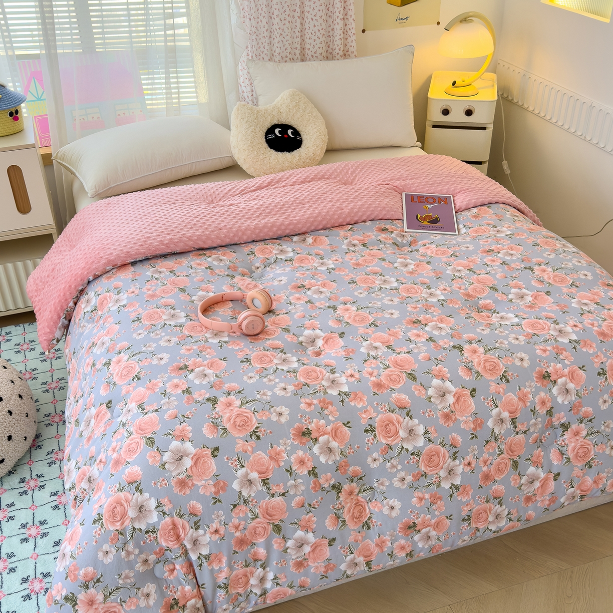 91家纺网 家纺一手货源 找家纺 爱宝被业 2025新款A类水洗棉双层纱豆豆绒被芯 花开朵朵