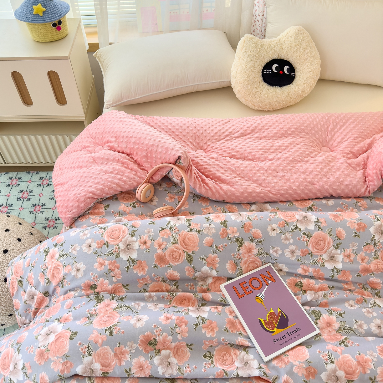 91家纺网 家纺一手货源 找家纺 爱宝被业 2025新款A类水洗棉双层纱豆豆绒被芯 花开朵朵