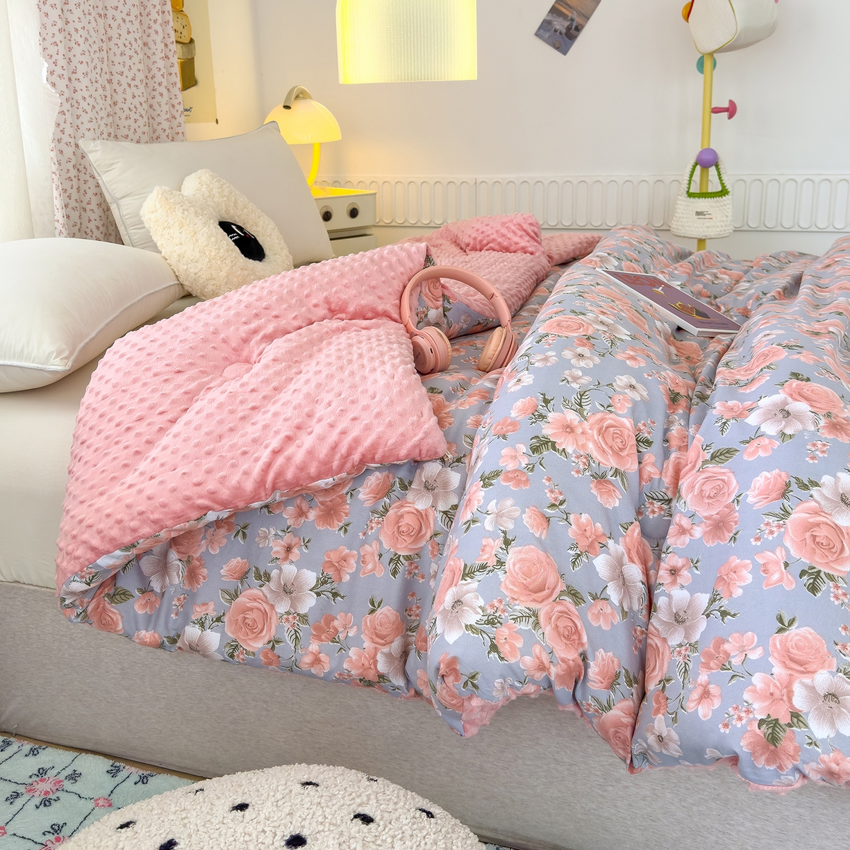 91家纺网 家纺一手货源 找家纺 爱宝被业 2025新款A类水洗棉双层纱豆豆绒被芯 花开朵朵