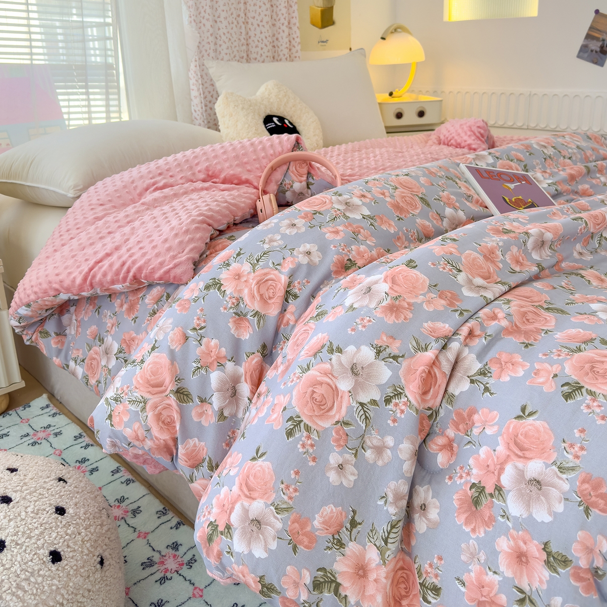 91家纺网 家纺一手货源 找家纺 爱宝被业 2025新款A类水洗棉双层纱豆豆绒被芯 花开朵朵